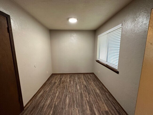 Building Photo - 1400 Willow Bend Way