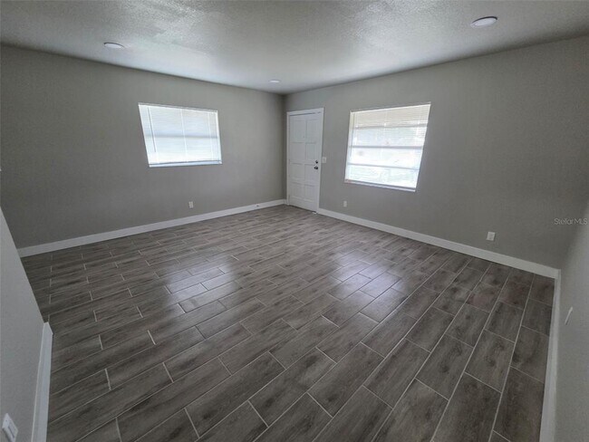 Building Photo - 38300 Henry Dr