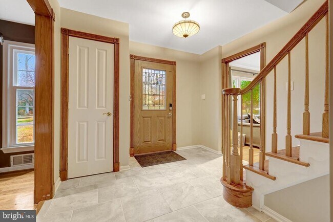 Building Photo - 2230 Carmichael Dr