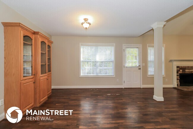 Building Photo - 13 Windrush Dr