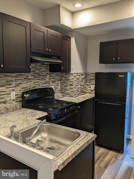 Building Photo - 142 W Hanover Street