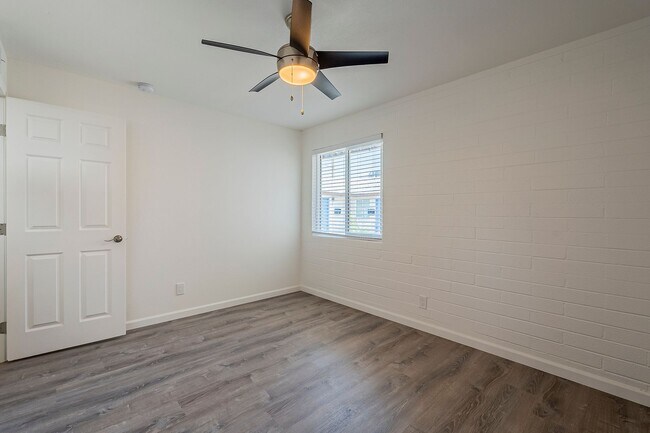 Building Photo - Fully remodeled Casita style apartment hom...