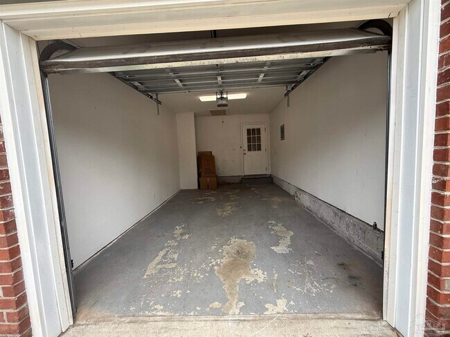 Building Photo - 1226 Fretz St