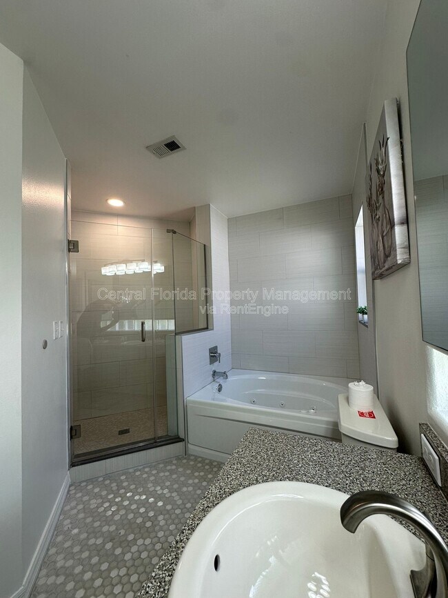 Building Photo - 1009 Lake Davenport Blvd