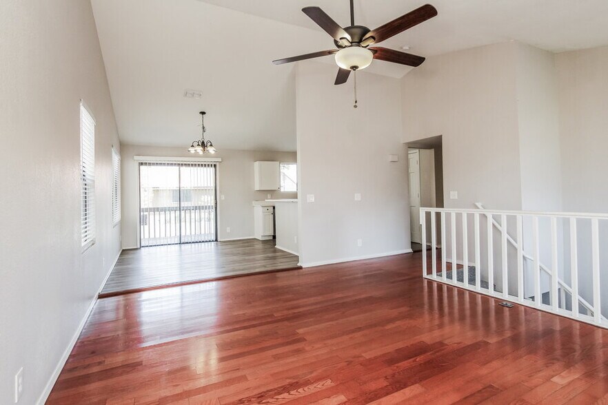 Building Photo - 1226 W Seashore Dr