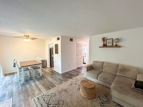 Building Photo - 1038 SW 6th Dr