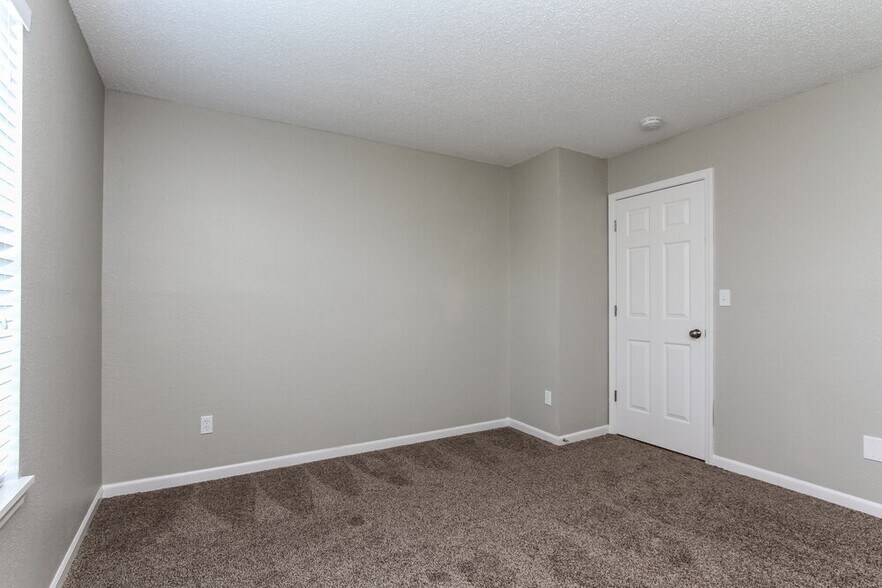 Building Photo - 4052 Caddy Way