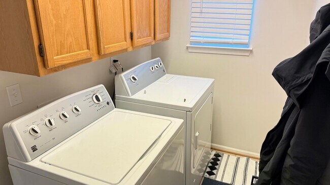 Building Photo - 44432 James Ct