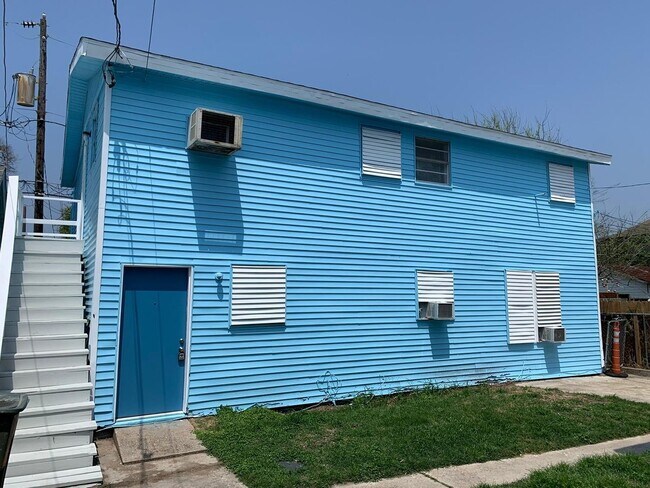 Building Photo - 3718 Avenue M 1/2