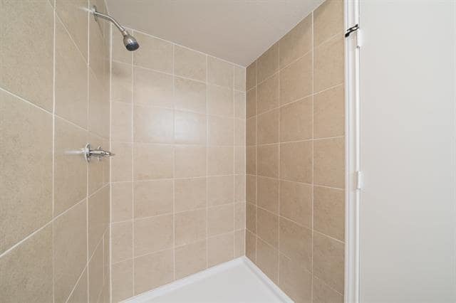 Building Photo - 3604 Biscay Dr