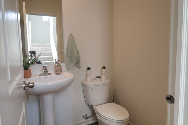 Building Photo - 6561 Sassafras Wy