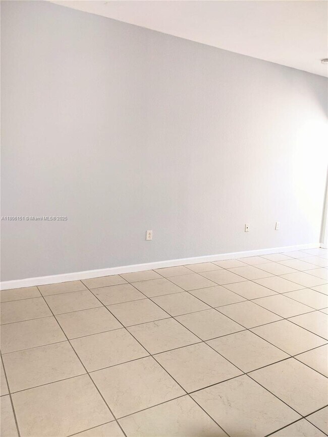Building Photo - 9372 SW 171st Ct