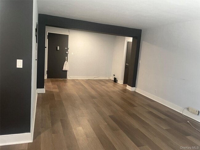 Building Photo - 1 Sadore Ln