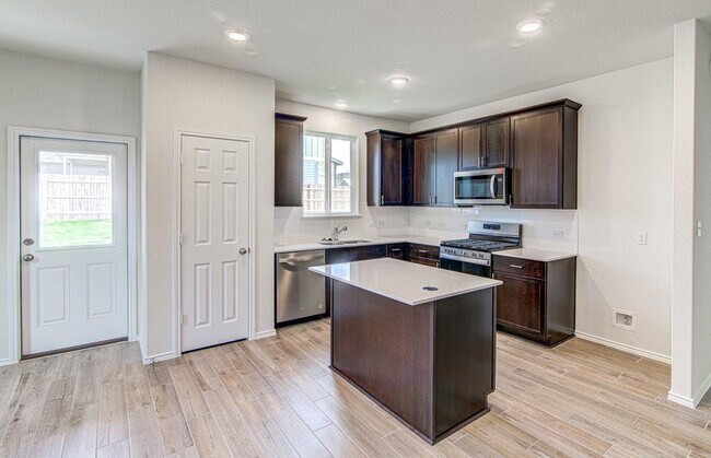 Building Photo - 252 Orange Rd