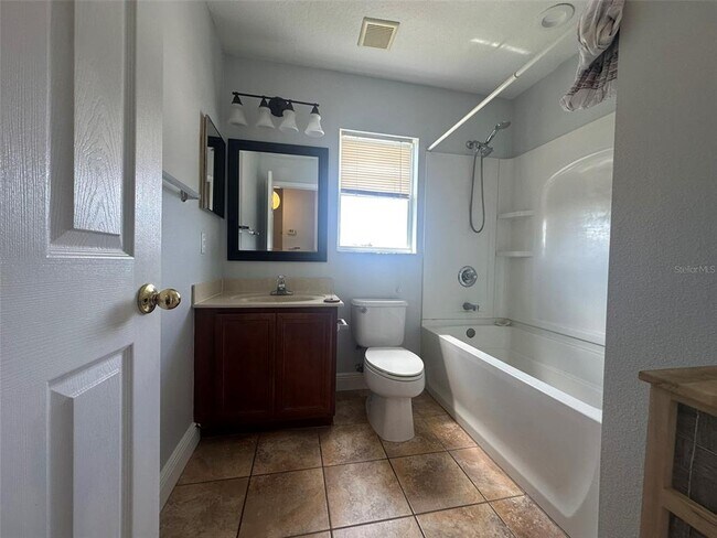 Building Photo - 2510 Hassonite St