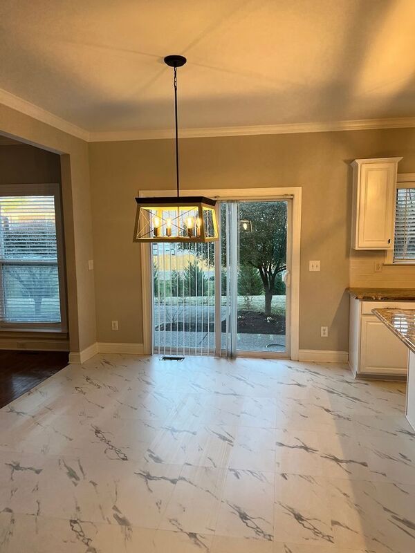 Building Photo - 9739 Valley Springs Dr