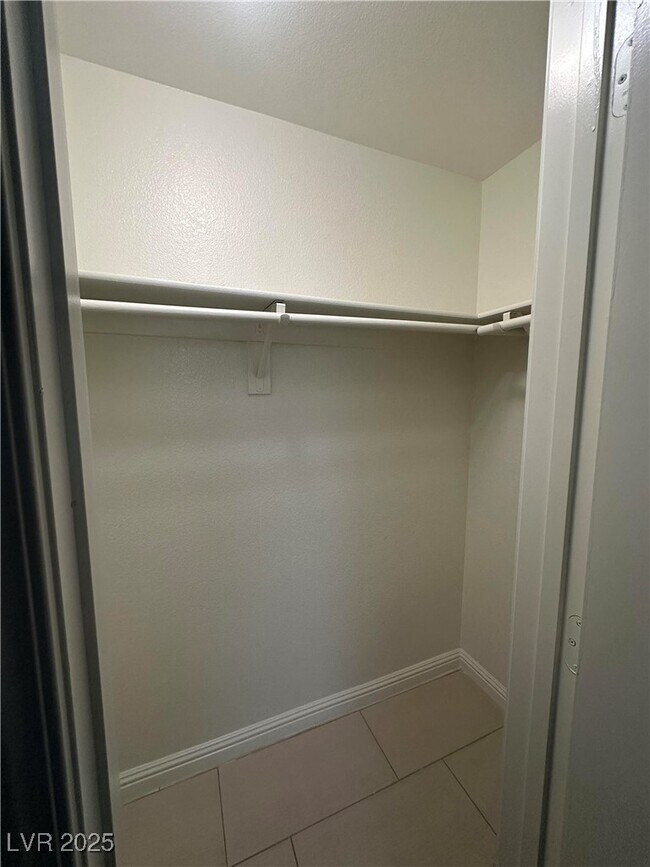 Building Photo - 1956 Vista Malaga St