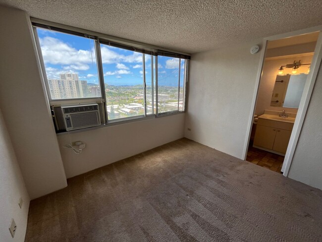 Primary Photo - Studio with a View at Pearlridge Square