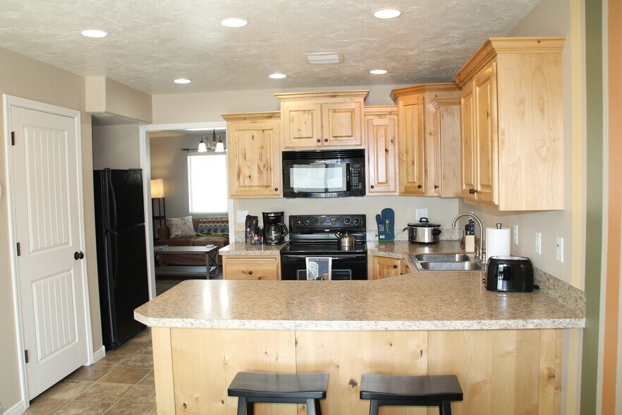 Building Photo - 195 Robison Dr