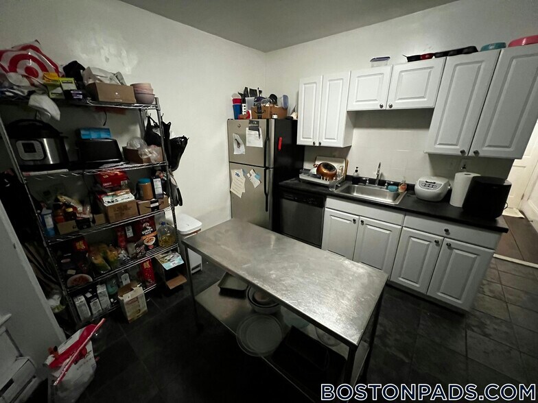 Building Photo - 40-42 Hillside St.