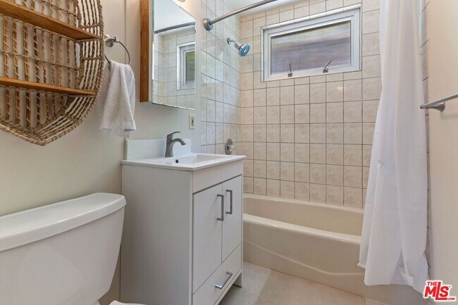 Building Photo - 4608 Nob Hill Dr