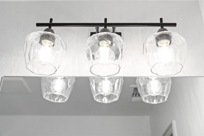 Building Photo - 417 Haven St