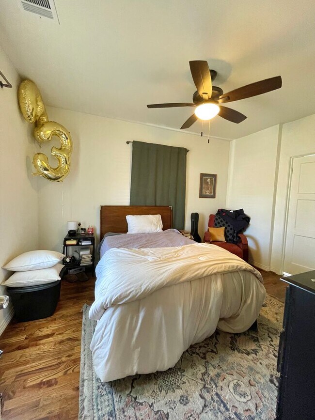 Building Photo - Cozy 3 Bed, 2 Bath Farmhouse Cottage