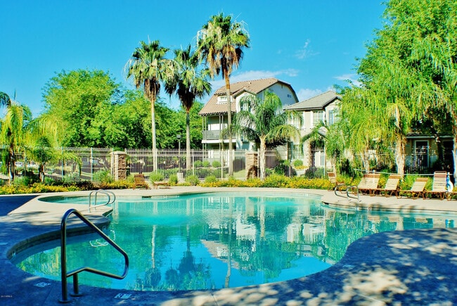 Building Photo - 1319 S Sabino Dr