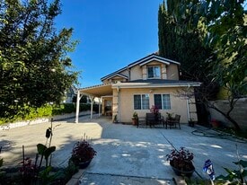 Building Photo - 548 N Windsor Blvd