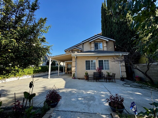 Building Photo - 548 N Windsor Blvd