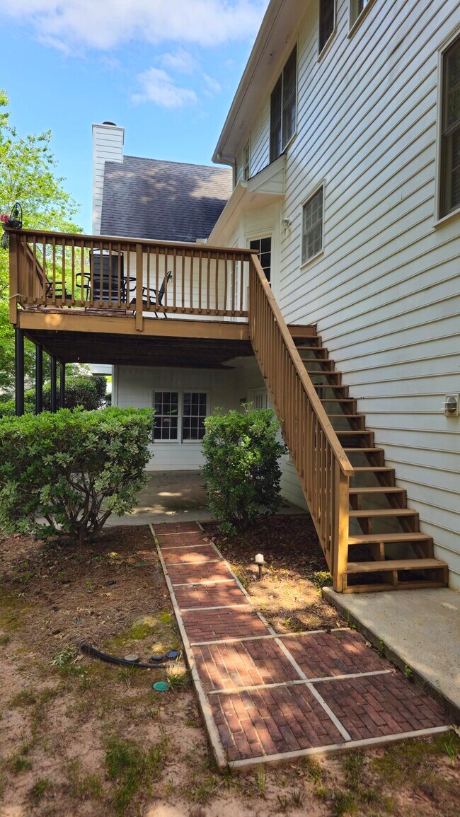 Building Photo - 1381 Providence Dr