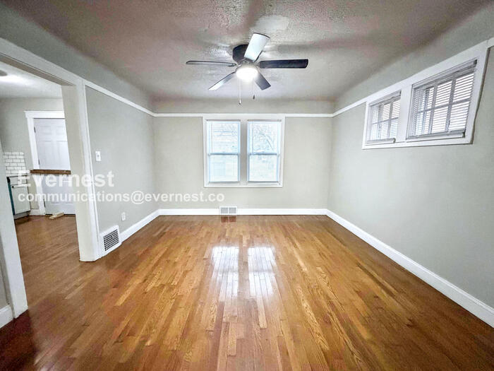 Building Photo - 2032 Kendall St