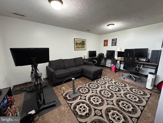 Building Photo - 3132 Laurel View Dr