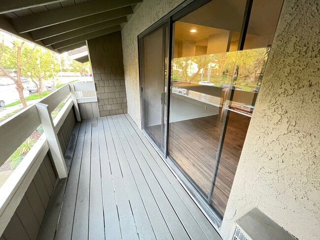 Building Photo - Unique Condo In Irvine