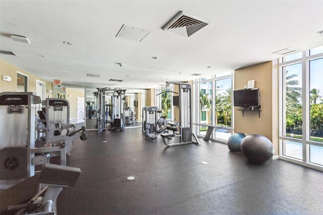 Building Photo - 1745 E Hallandale Beach Blvd