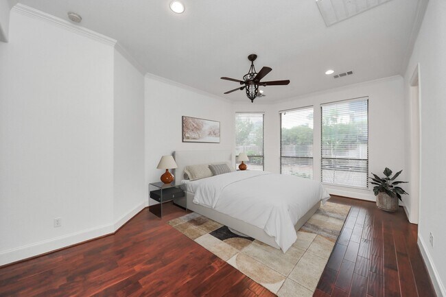 Building Photo - 1807 Ravenel Ln