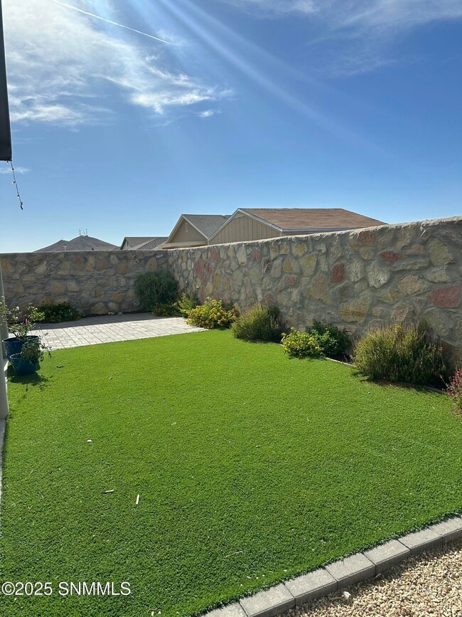 Building Photo - 4701 Elsinore Ave