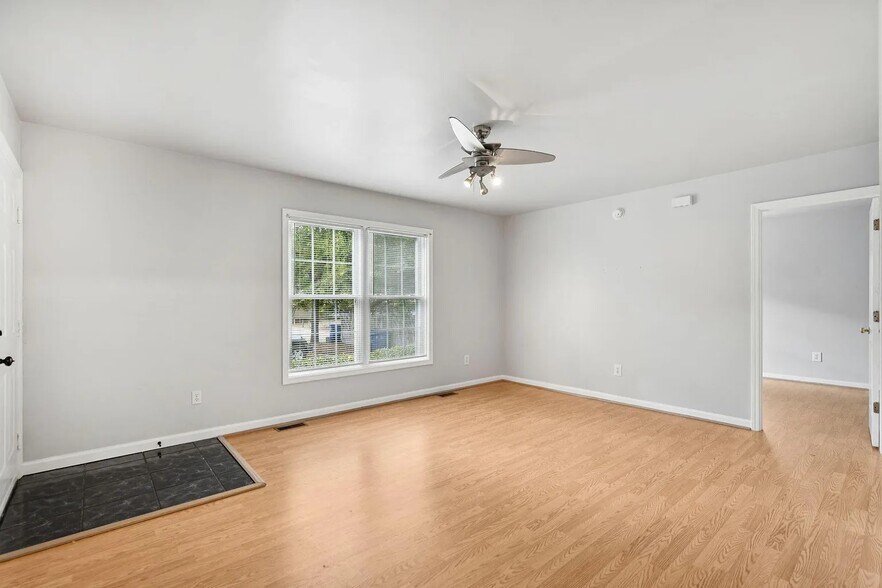 Building Photo - 6 Commercial Row