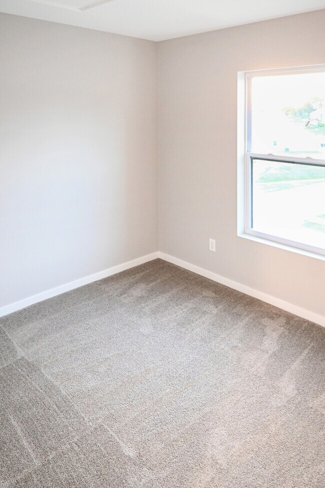 Bedroom 3 - 3443 Glenbrook Cir S