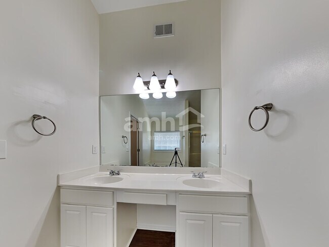 Building Photo - 338 Park Creek Ridge