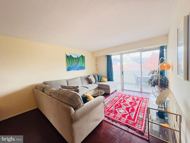 Building Photo - 700 7th St SW