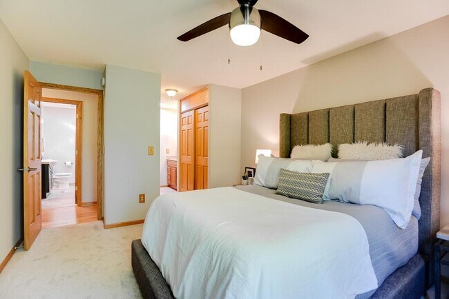 Building Photo - 4820 Park Commons Dr