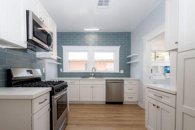 Building Photo - Fully Renovated Craftsman Home, 3-Bedroom,...