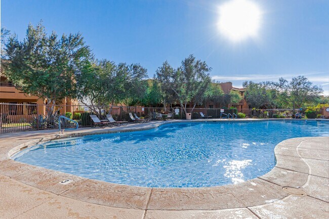 Building Photo - Beautiful Scottsdale townhome with perfect...