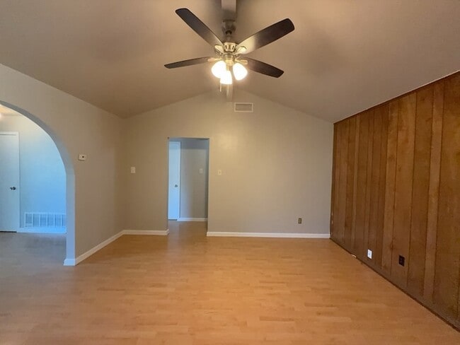 Building Photo - 603 Shelmar Dr