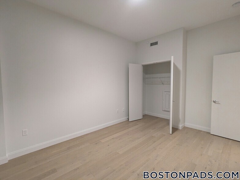 Building Photo - 55 Brighton Ave