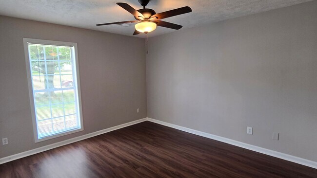 Building Photo - Laurel Creek Subdivision
