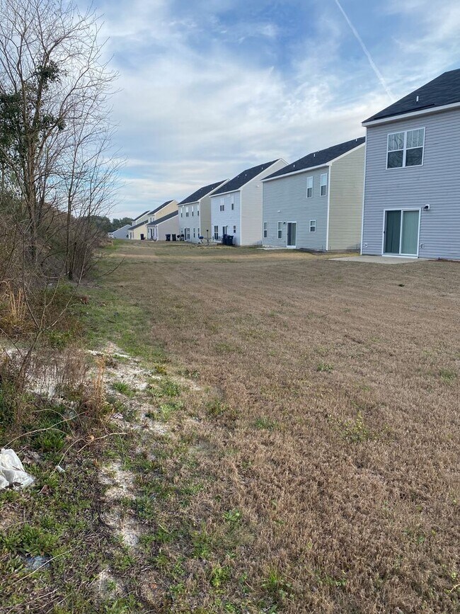 Building Photo - Spacious 5-Bedroom Home with Open Foyer - Move-In Ready! **Close to Fort Gordon, Hospitals, and I...