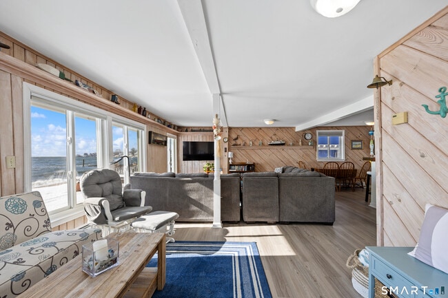 Building Photo - 33 Beach Rd W