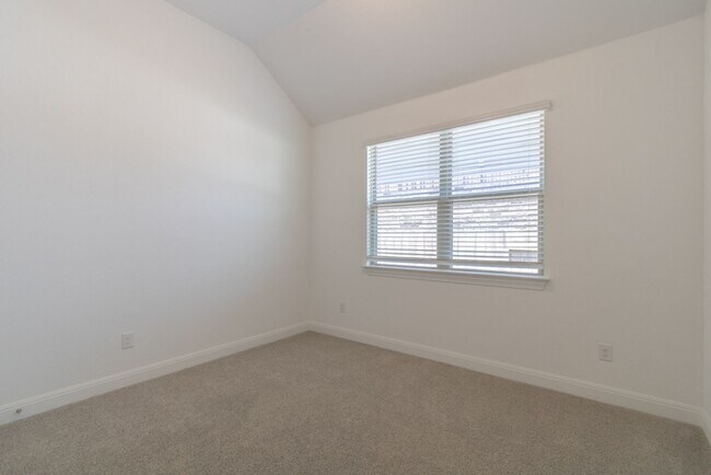 Building Photo - 124 Shagbark Trl
